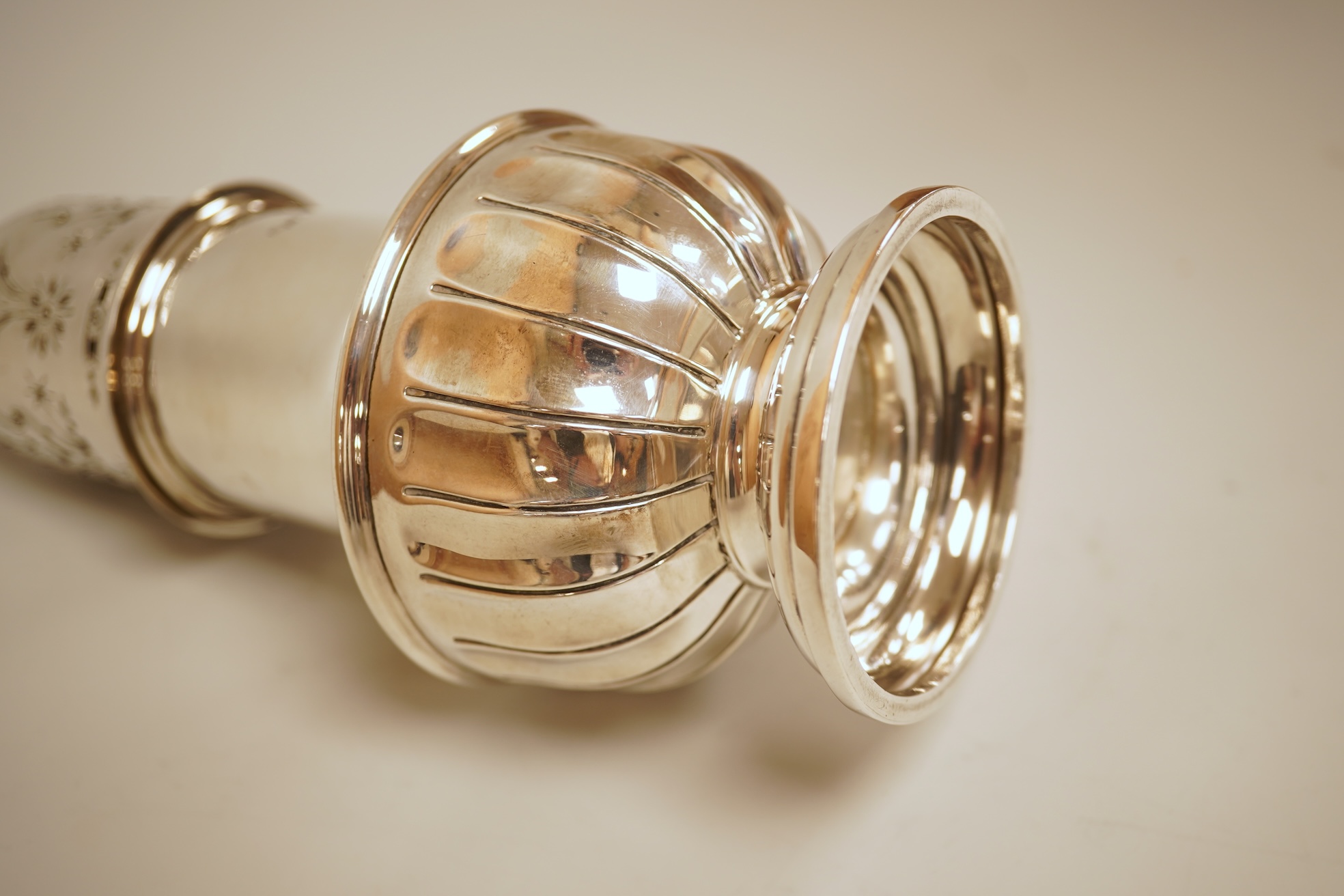 An Edwardian silver baluster sugar caster, by Marples & Co, Birmingham, 1906, 19.8cm, 8oz.